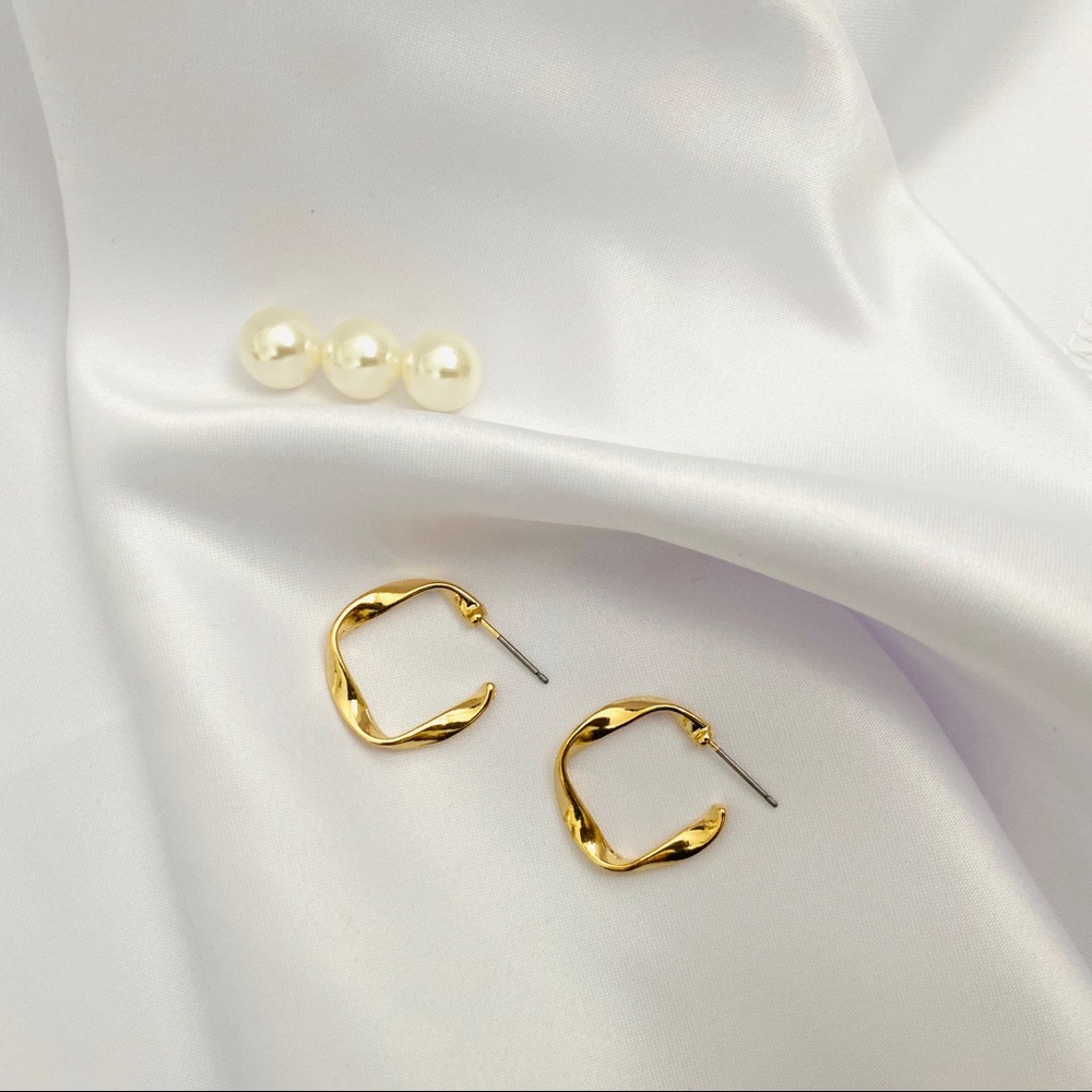 Mini Wave Hoop Earrings Curve